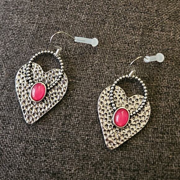 Boutique Textured Silver-Tone Heart-Shaped Earrings w/ Hot Pink Stone - Picture 4 of 6